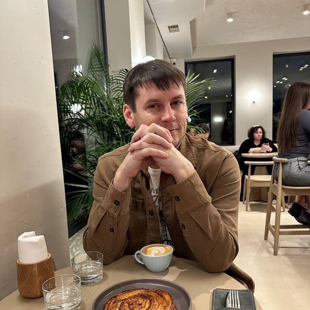 Максим - Психолог-консультант